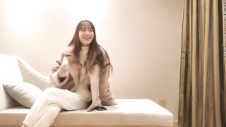 探花系列 苗條00後嫩妹