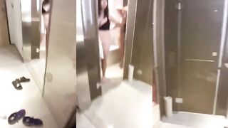 女生好友出遊旅館洗澡狂拍