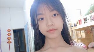 妹子木棍玩偶抽插流水