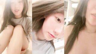 美女自摸漂亮的身材