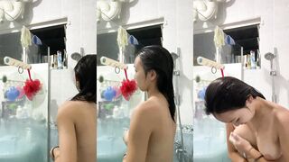 新加坡小妹妹洗澡自拍