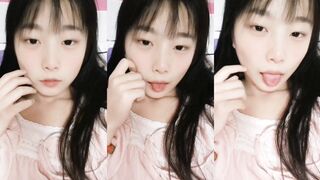 成熟高中妹子發騷自拍
