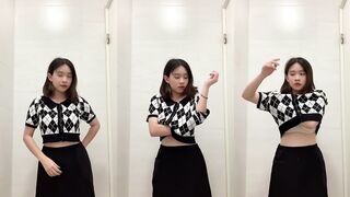 巨乳の妹が裸で自撮り