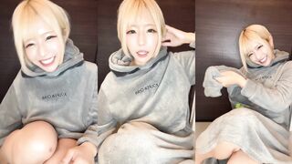 日本の巨乳の若い女の子のアナル自撮り
