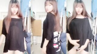 宿舍學妹脫衣咬內褲