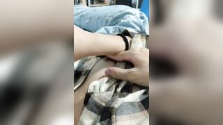 清純女高給男友口交，小乳頭挺挺的好可愛