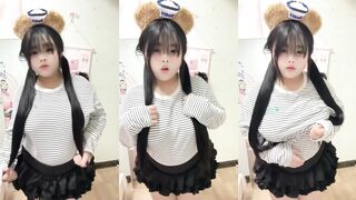巨乳八字奶肉肉母狗發騷