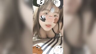 D奶騷妹趴床誘惑玩奶