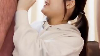 漂亮女孩為兩個男人服務