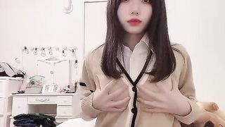 可愛日本妹子揉奶1