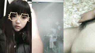 貧乳微肉妹子洗澡自慰噴水