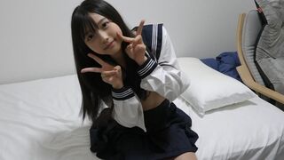 18才ももかちゃん セーラー服で生外えっち