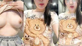 馬尾眼鏡騷貨直播露奶