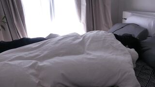 1日中遊んで疲れて寝ちゃってる女の子に朝勃ち◯ぽぶちこんで中出ししちゃったやつです