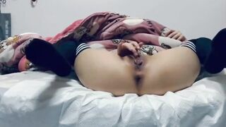 まんぐり突き出しで潮を撒き散らす