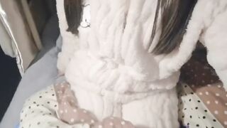 ツインテール妹の可愛いパジャマ姿