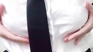 美乳女大生 搓揉奶頭