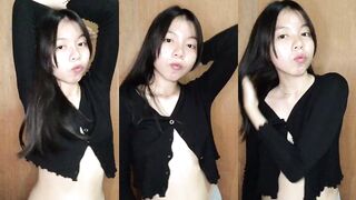 可愛泰國大學妹子露奶自拍