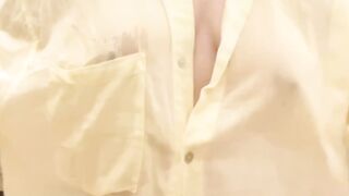 女孩自拍揉奶
