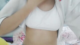 可愛妹妹寝室摸奶