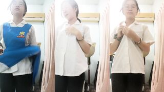 大馬陪陪脫校服自慰