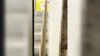 ゴミ出し若妻) 近所の奧さんの 、見上げるノーブラおっぱい①