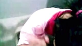 學生在廁所幫男友口交打手槍