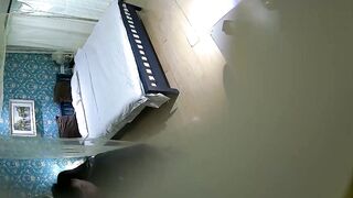 白皙豐滿身材很棒的女同學，被男同學狠狠操_體外射精，累趴了不想動
