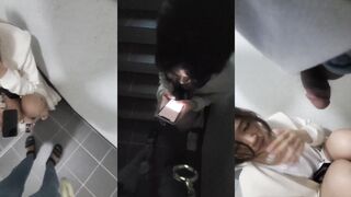 韓国のG神は建物の入り口で女子大生の口の中に射精する