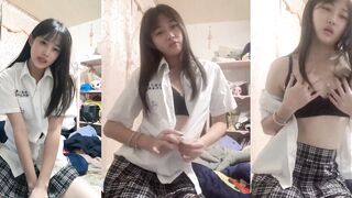 高英の妹が制服を着ずに自撮り