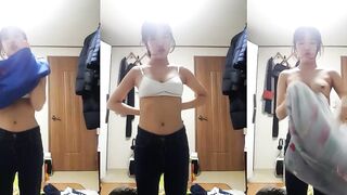 日本妹妹換睡衣自拍