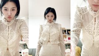 美眉自拍給男友看